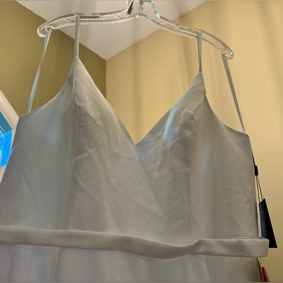 Gorgeous NEW Mac Duggal A-line v-neck ballgown - Picture 5 of 10